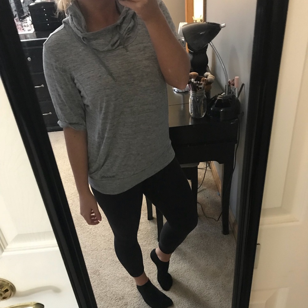 Bench short sleeve hooded tee